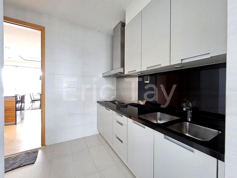 4 Bed Condo for Sale in  Grange Infinite - Image 12
